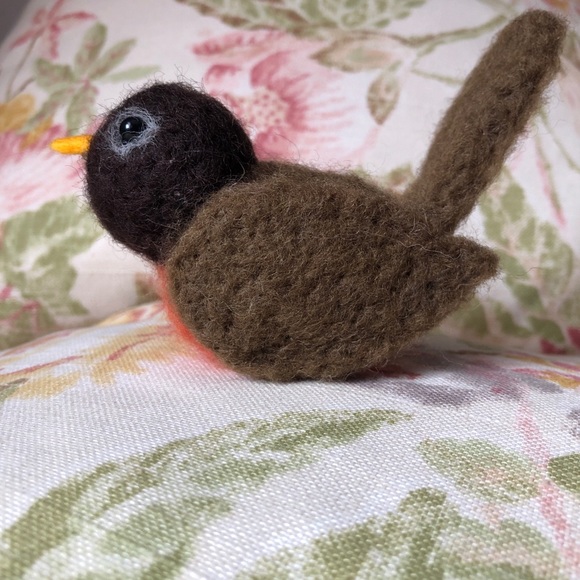 Needle Felted American Robin Bird - Picture 5 of 15